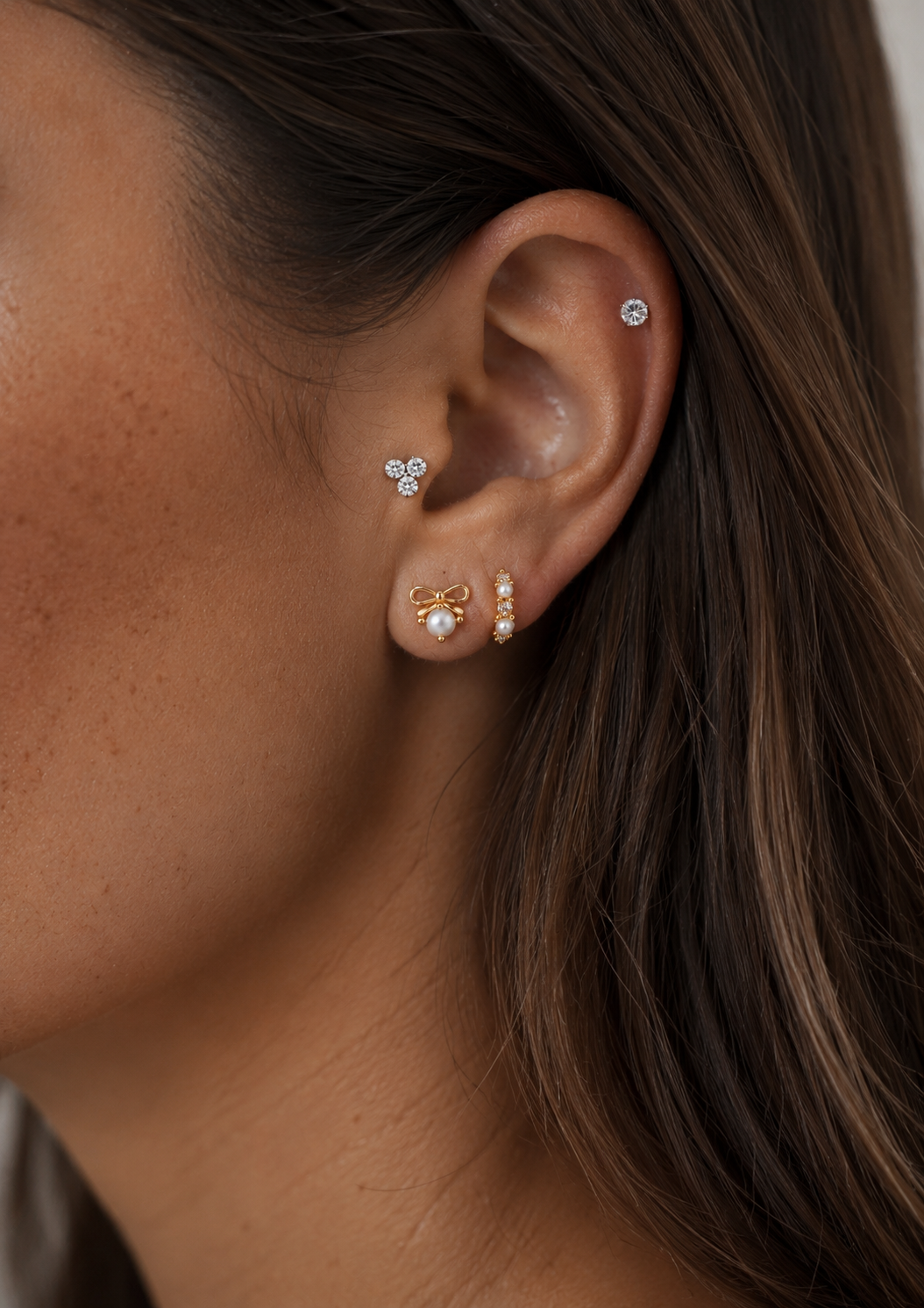 Bow pearl stud